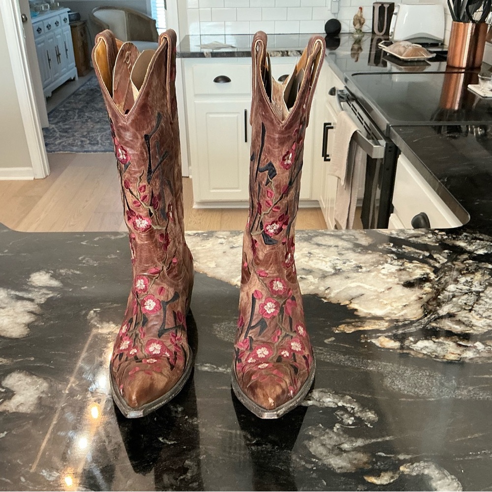 Old Gringo Cherry Blossom Floral Embroidered Western Boots. 13 inch shaft.